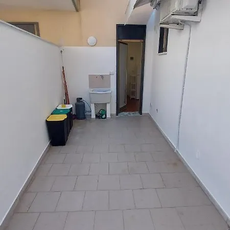 La Casa Al Mare Di Pippo Apartment *
